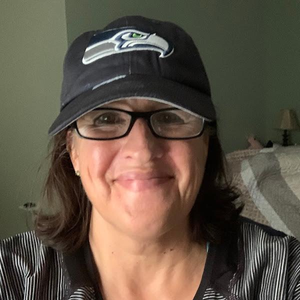 Lisa Johansen headshot smiling with baseball cap